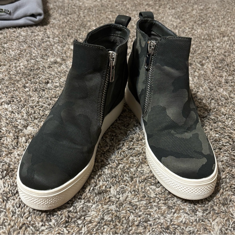 Women’s Steve Madden High-Top Sneakers